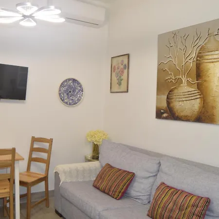 Fleming Loft Parking Tourist